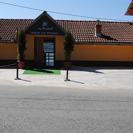 Pension La Ponton Ieşelniţa Exterior foto
