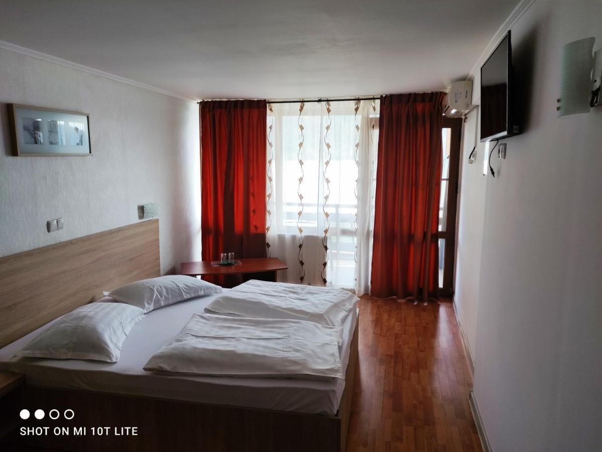 Pension La Ponton Ieşelniţa Exterior foto