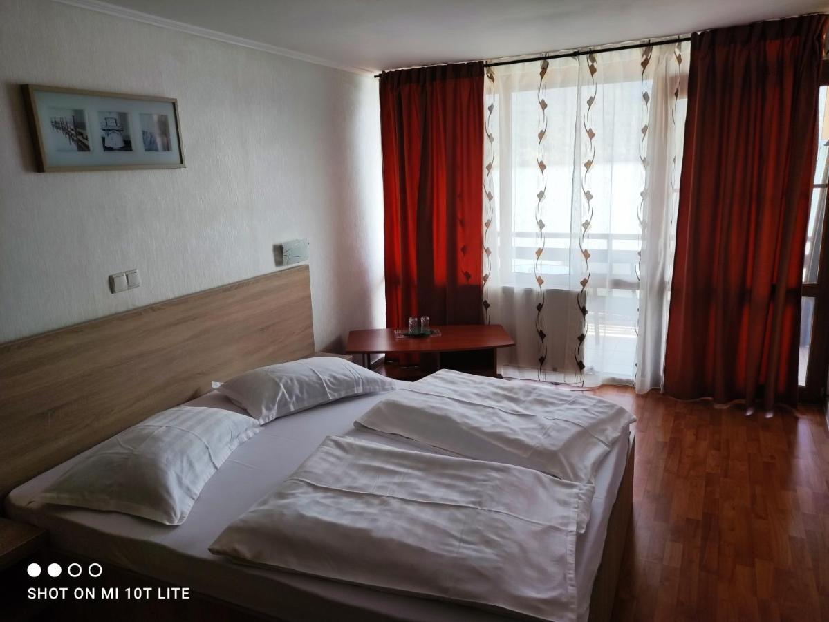 Pension La Ponton Ieşelniţa Exterior foto