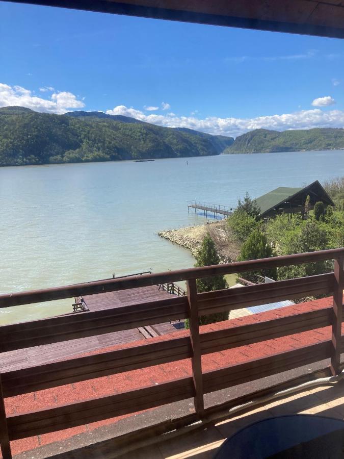 Pension La Ponton Ieşelniţa Exterior foto