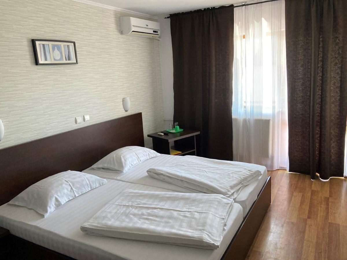 Pension La Ponton Ieşelniţa Exterior foto