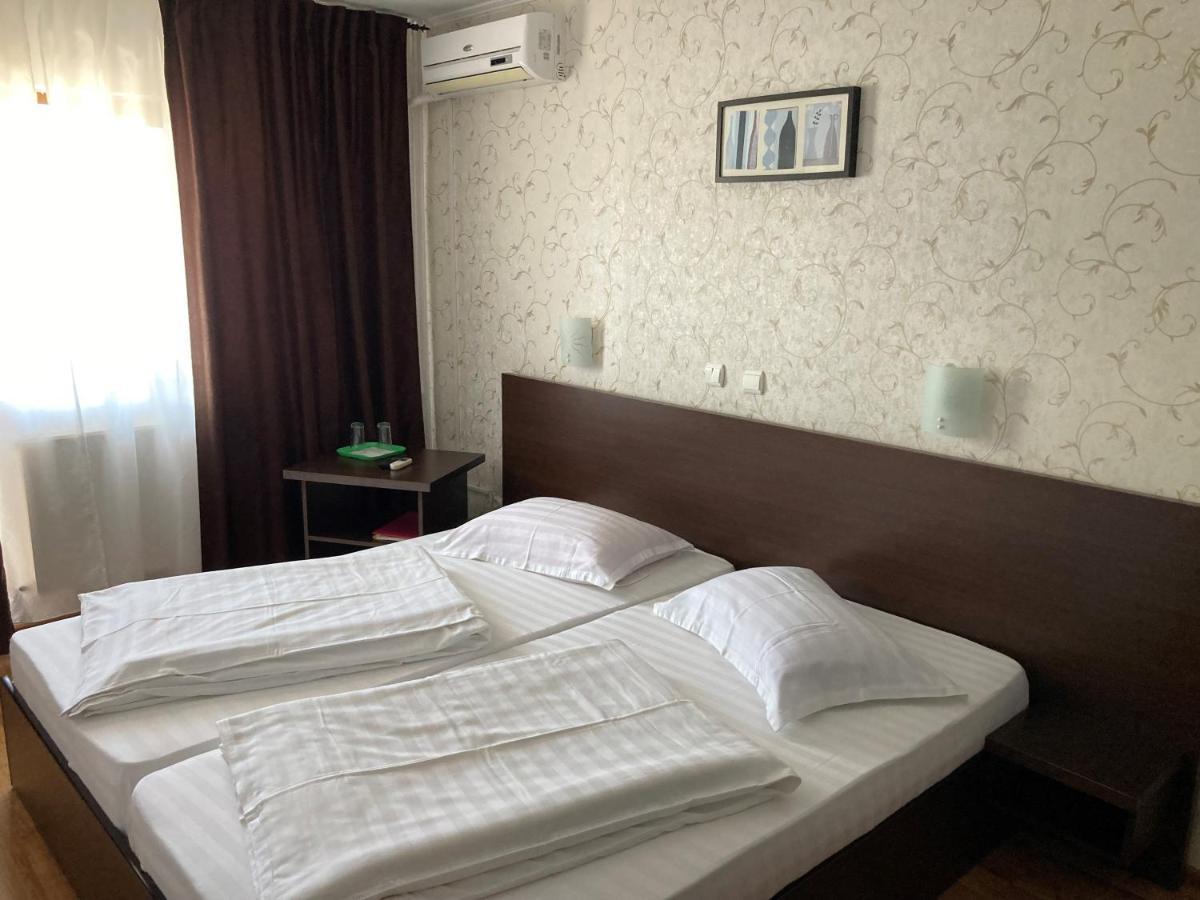 Pension La Ponton Ieşelniţa Exterior foto