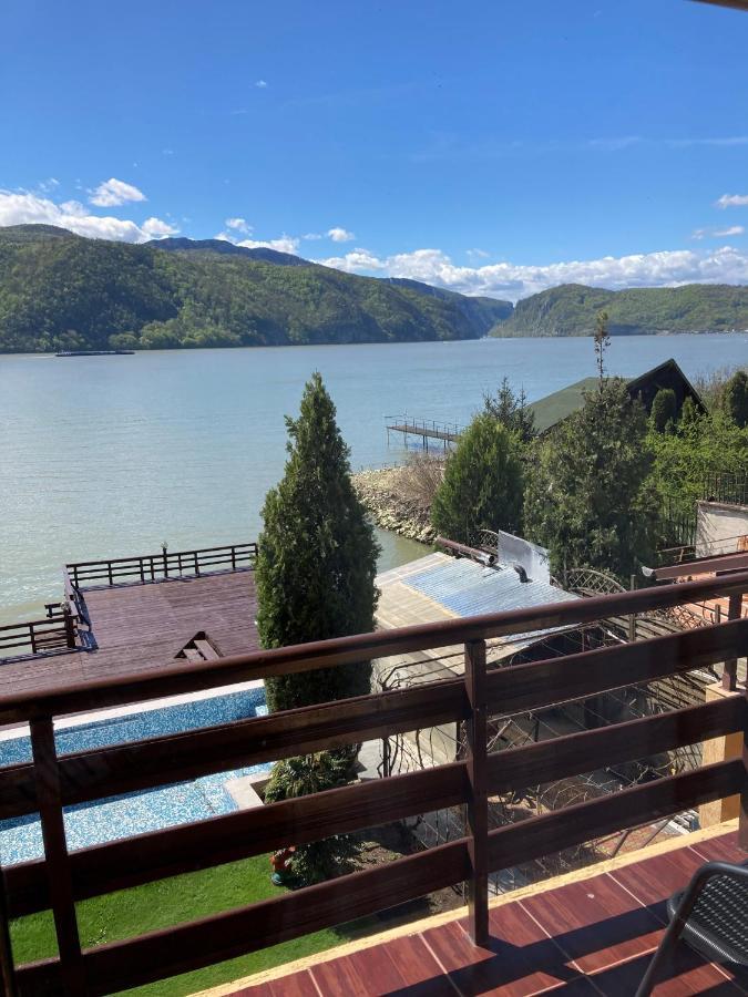 Pension La Ponton Ieşelniţa Exterior foto