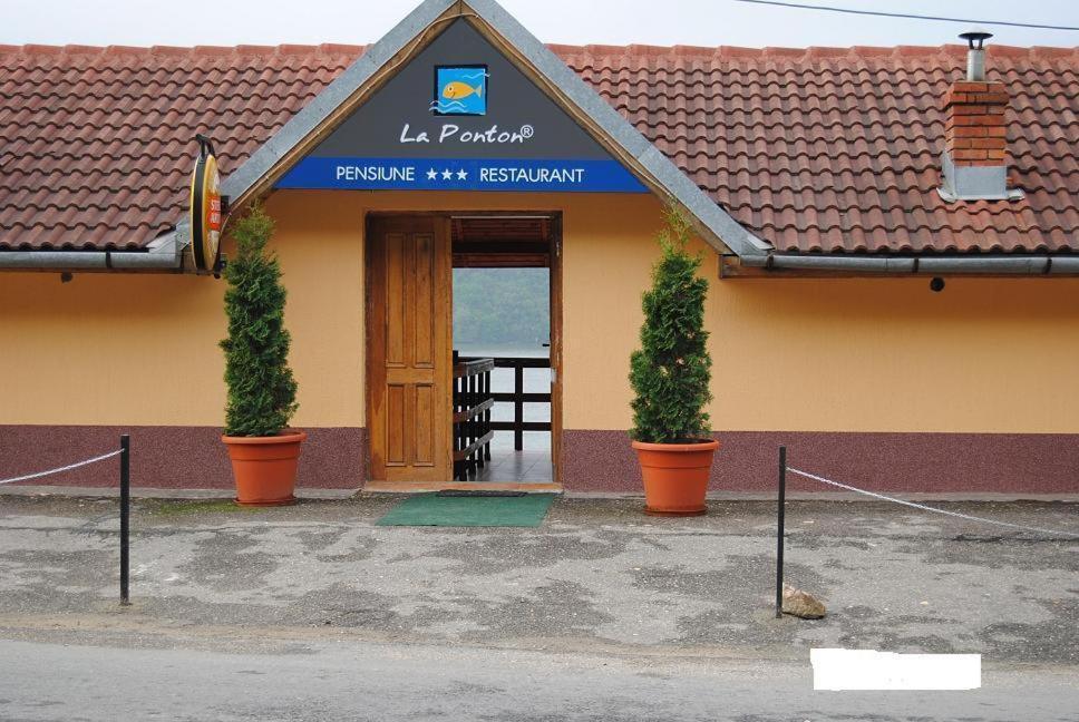 Pension La Ponton Ieşelniţa Exterior foto